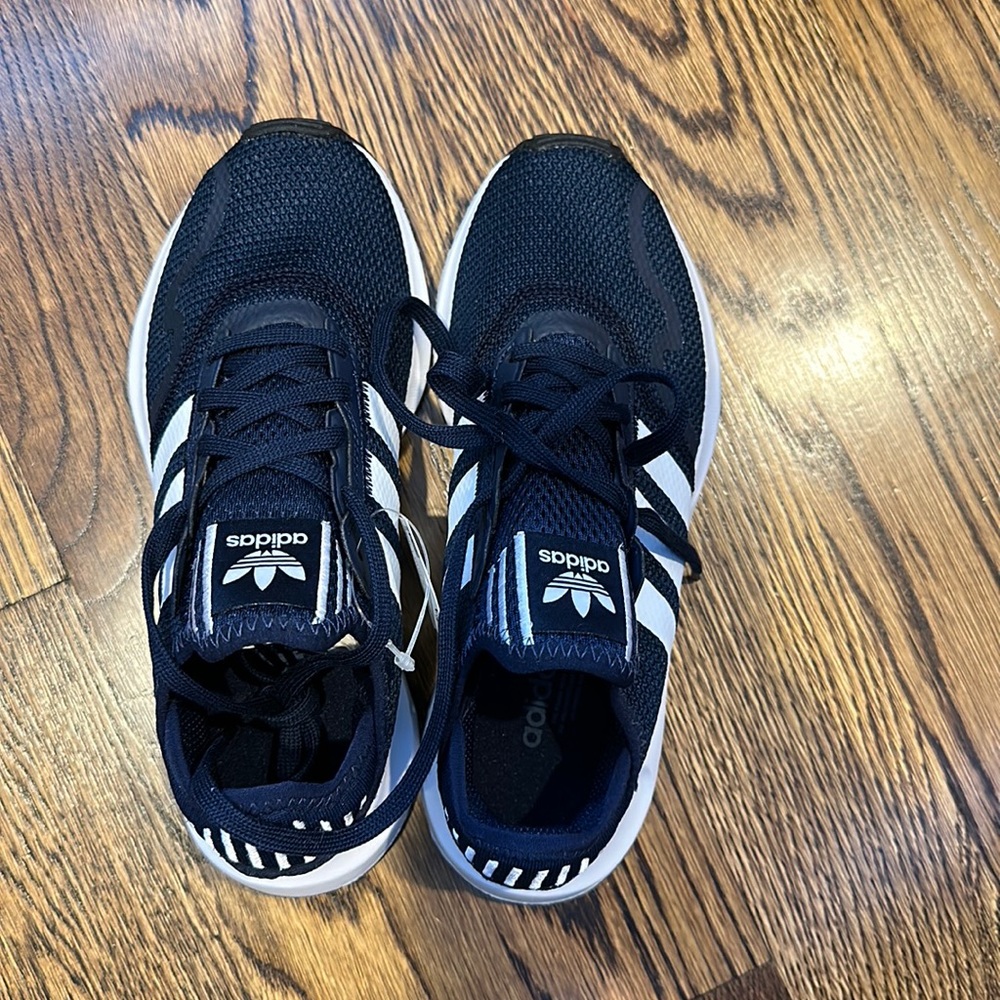Adidas size 4.5 Swift Run Sneaker